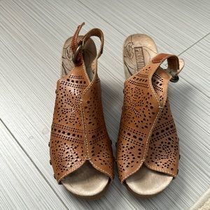 Pikolinos sandals size 9